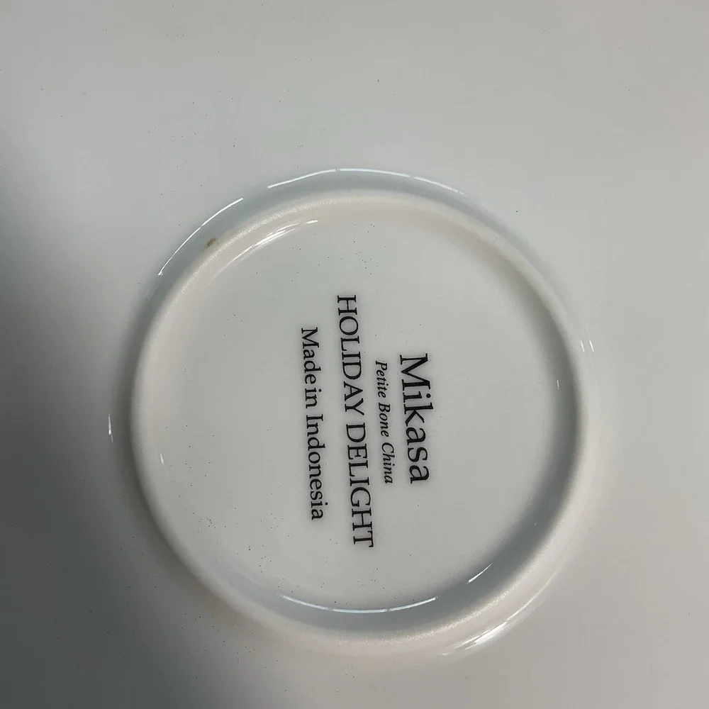 Mikasa Holiday Delight Petite Bone China Cake Plate 9.75